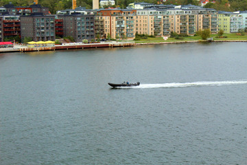 Obraz premium Man driving a fast boat with motion blue background.
