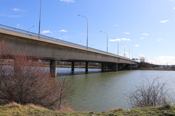 Pont autoroutier de l'autoroute A7 - sur le fleuve Rhône à Pierre Bénite - Ville de Pierre Bénite - Département du Rhône - France