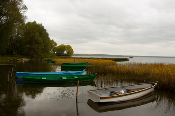 Naklejka na ściany i meble Wooden fishing boats on an autumn decline at the coast of the lake Pleshcheevo in the city of Pereslavl-Zalessky