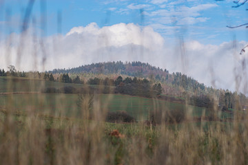 Fototapeta premium Ausblick auf den Spitzberg - Stockheim am Tag