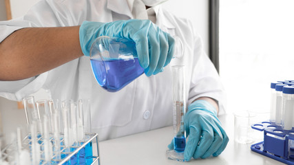 Female scientist are experimenting in the laboratory.