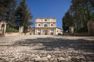 Fototapeta premium long stone staircase leading to the entrance of the church of San Bernardino in the city of l'Aquila