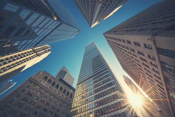 Arrière-plan de la vue de dessus de l& 39 immeuble de bureaux dans des couleurs de style rétro. Bâtiments de Manhattan du centre de New York - Wall Street