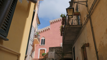 Fototapeta na wymiar Il centro storico di Ameglia, in Liguria