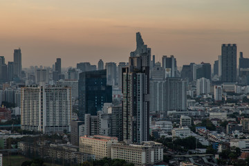 Fototapeta na wymiar Sky view of Bangkok with skyscrapers in the business district in Bangkok in the evening beautiful twilight give the city a modern style.