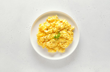 Scrambled eggs on plate