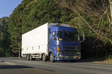 大型トラック 箱車	