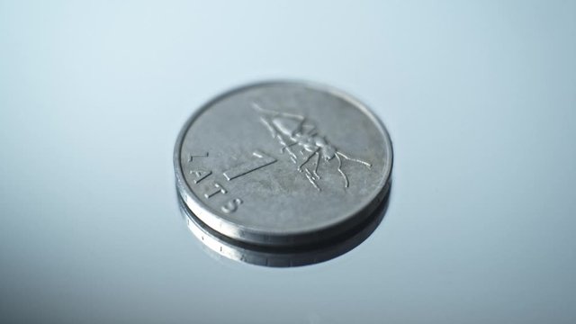 1 lats 2003 - Ant Closeup Coin of the Latvian republic