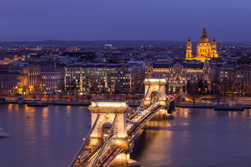 Fototapeta na wymiar The Chain Bridge in Budapest in the evening. Night city skyline. Sightseeing in Hungary.