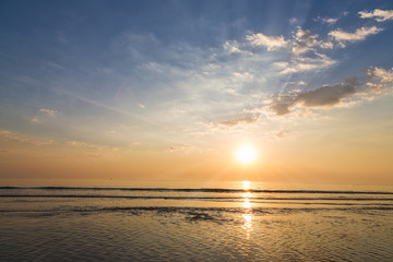 Fototapeta premium Tranquil sunrise in Hua Hin beach, Thailand