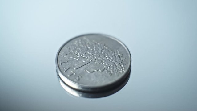 1 lats 2006 - Ligo wreath Closeup Coin of the Latvian republic