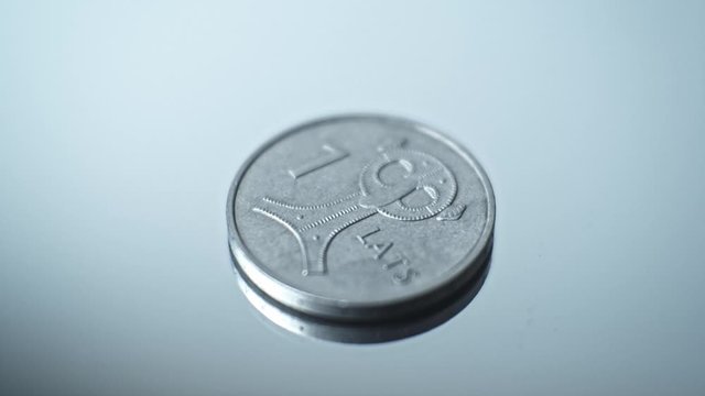 1 lats 2007 - Owl Closeup Coin of the Latvian republic