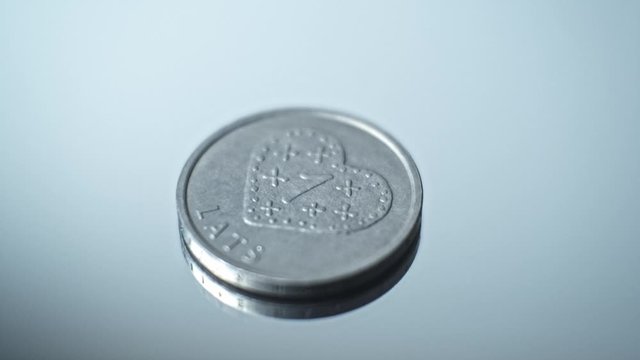 1 lats 2011 - Gingerbread heart Closeup Coin of the Latvian republic