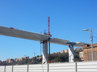 la costruzione del nuovo ponte dopo il Morandi