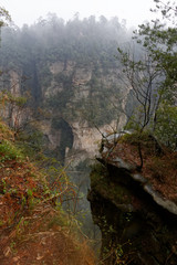 "Góry Awatarowe" w Chinach - Trekking w deszczu