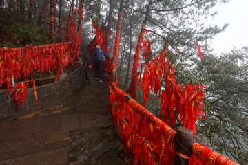 "Góry Awatarowe" w Chinach - Trekking w deszczu © Miroslaw