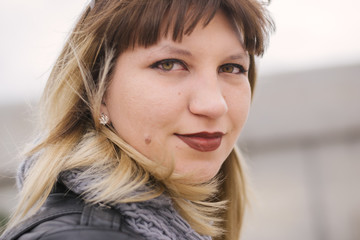 beautiful portrait of a girl walking in the cityscape