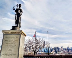Fototapeta premium statue of liberty in paris