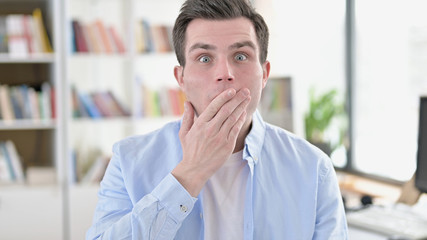Naklejka premium Young Man Shocked by Loss, Wondering in Awe