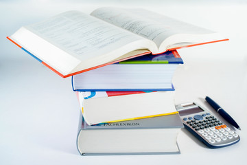 Lehrbücher und Taschenrechner