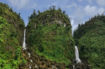 Fototapeta na wymiar Dominica – Trafalgar Falls panorama