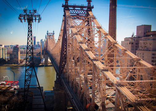 tramway plaza, roosevelt island, new york