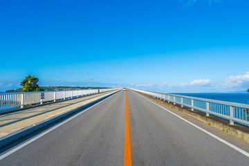 Fototapeta premium 古宇利大橋 沖縄県観光スポット 日本