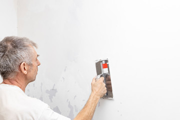 Professional plaster walls in the apartment.