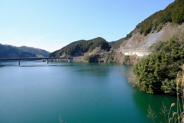 風景　山　湖　ダム