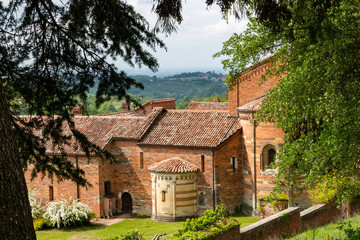 Fototapeta na wymiar Scorcio dell'Abbazia di Vezzolano, Albugnano, Colline del Monferrato, Piemonte, Italia