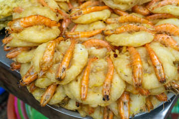 Shrimp cakes, one of top specialties of Hanoi, were sold on Co Ngu street. Hanoi street food