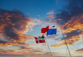 Two flags from Panama on a boat's flagpoles