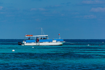 Boat leaving divers out for snorkeling