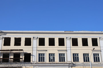 Overhaul of the building. Building restoration with window replacement