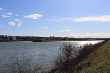 Le fleuve Rhône à Pierre Bénite - Ville de Pierre Bénite - Département du Rhône - France