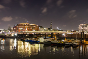 Fototapeta premium Hamburg Langzeitbelichtung Speicherstadt 