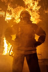 Feuerwehrmann bei Flash over