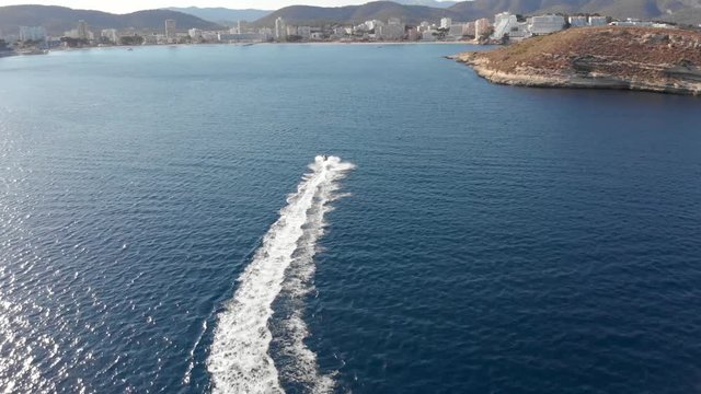 Jetskis cruising 