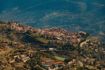 Obraz premium Panoramic view of Arachova village, a popular winter destination in Parnassos mountain in central Greece