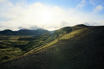 Beeindruckende Landschaft entlang der Straßen vorbei am Vulkan Hekla auf Island 