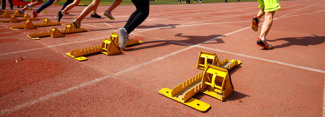 The sports meeting, the athletes began to sprint race
