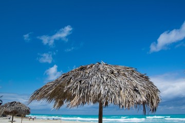 Fototapeta na wymiar Hutte sur une plage de Varadero, Cuba