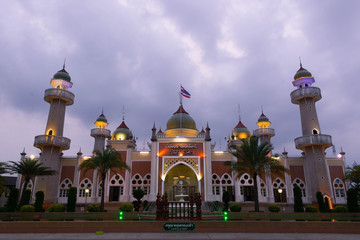 Fototapeta na wymiar ramadan kareem with masjid background