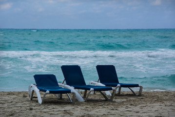 Chaises de plage sur le sable de Varadero, Cuba