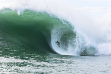 Obraz premium Surfing in Bicheno Tasmania