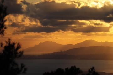 Fototapeta na wymiar god rays sunset mountains 
