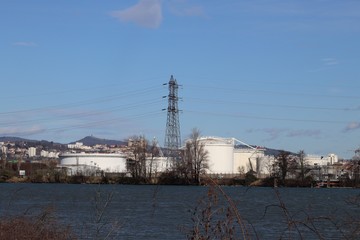 Cuves de stockage de pétrole - Entrepôt Petrolier de Lyon, filiale de Raffinerie du midi au port...
