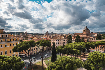 Fototapeta na wymiar Paisaje Urbano de Roma desde el Altar de la Patria en Roma, Italia
