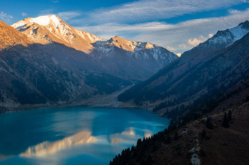 Naklejka na ściany i meble lake in mountains