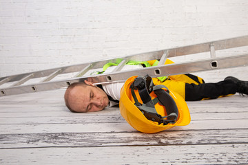 Construction accident. Fall from a ladder.